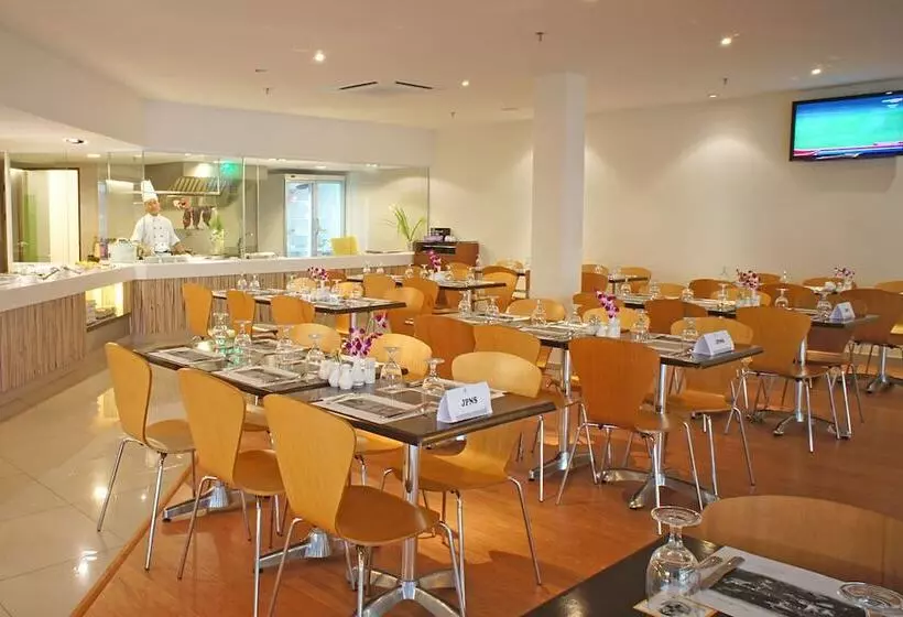 호텔 Grand Dormani Rajah Court