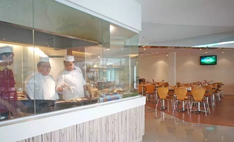 호텔 Grand Dormani Rajah Court