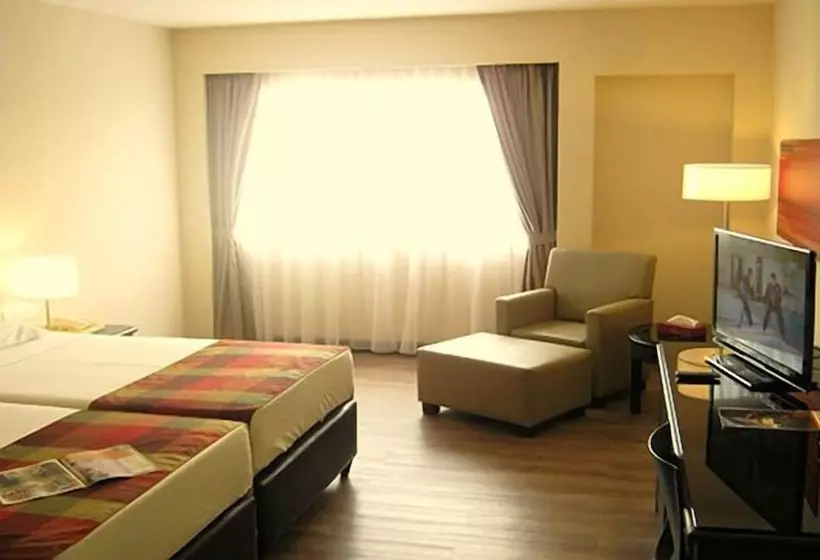 호텔 Grand Dormani Rajah Court