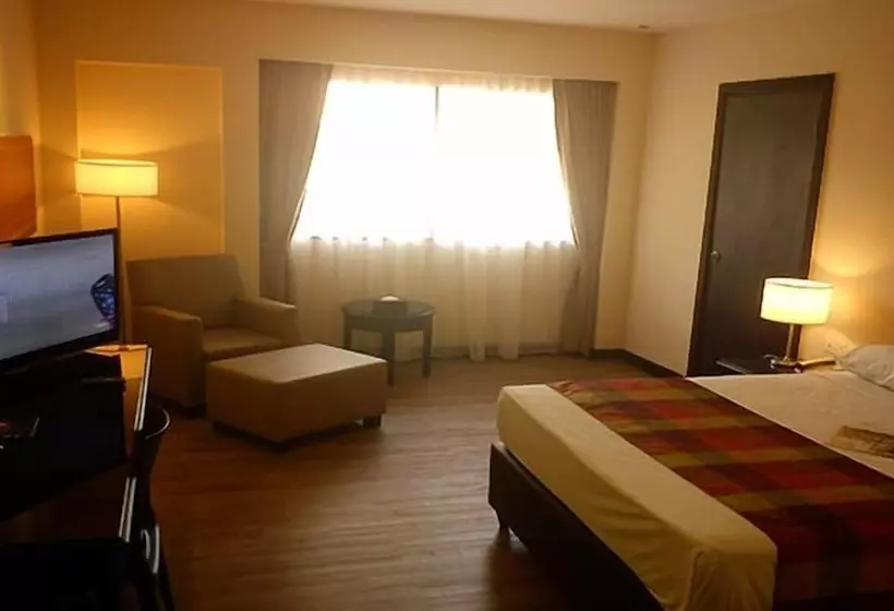 호텔 Grand Dormani Rajah Court