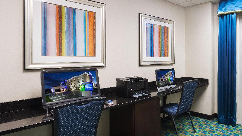 Отель Holiday Inn Express And Suites Stroudsburg Poconos, An Ihg