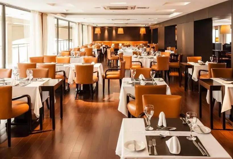 Howard Johnson Hotel & Casino