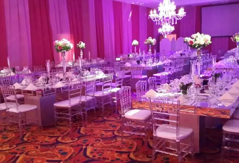 Howard Johnson Hotel & Casino