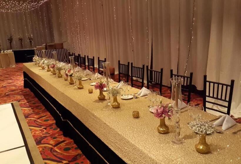 Howard Johnson Hotel & Casino