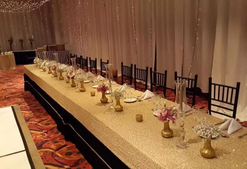 Howard Johnson Hotel & Casino