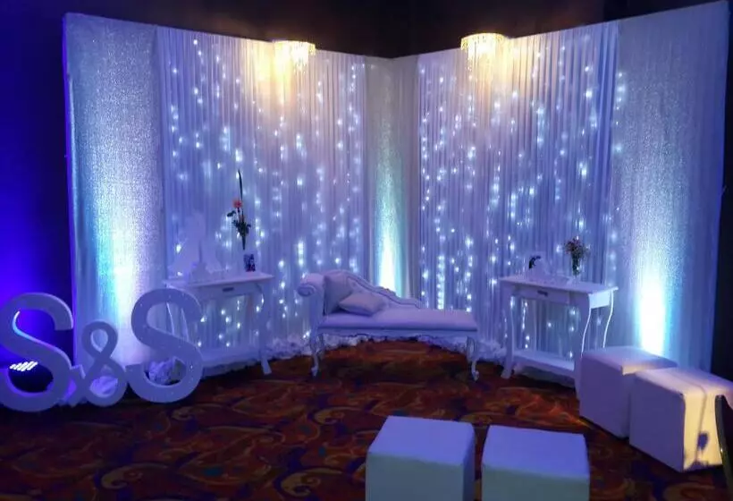 Howard Johnson Hotel & Casino