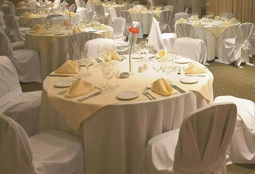 Howard Johnson Hotel & Casino