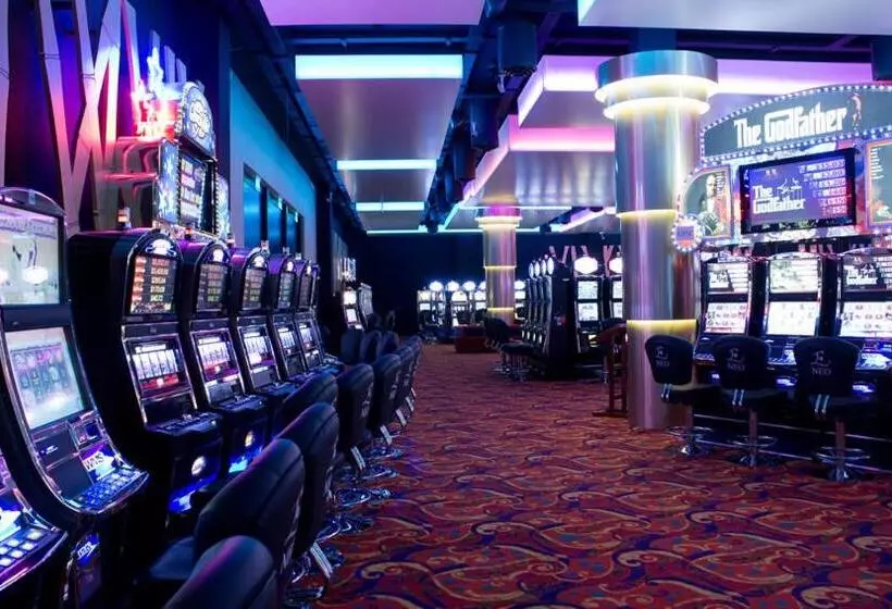 Howard Johnson Hotel & Casino