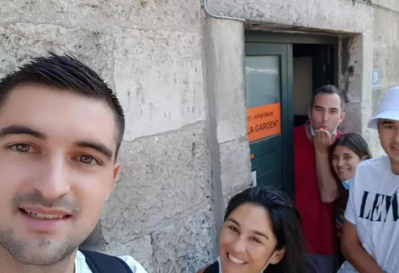 هاستل Rooms Villa Garden