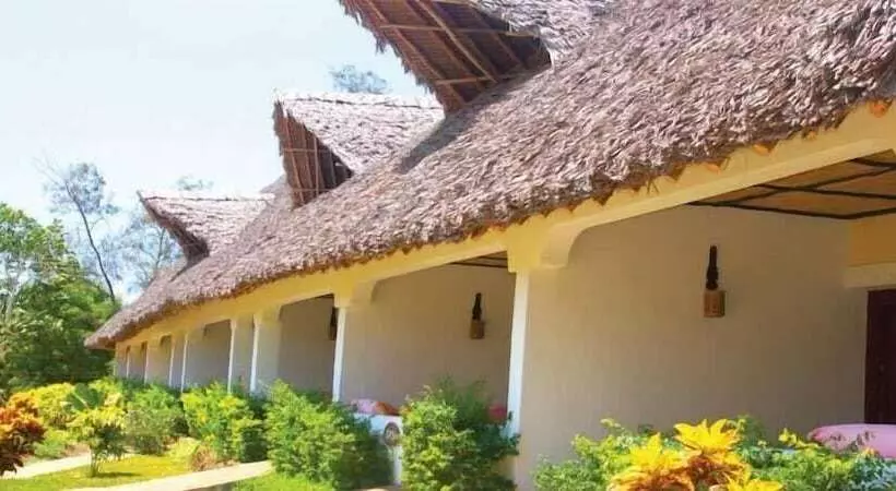 Hillpark Hotel   Tiwi Beach