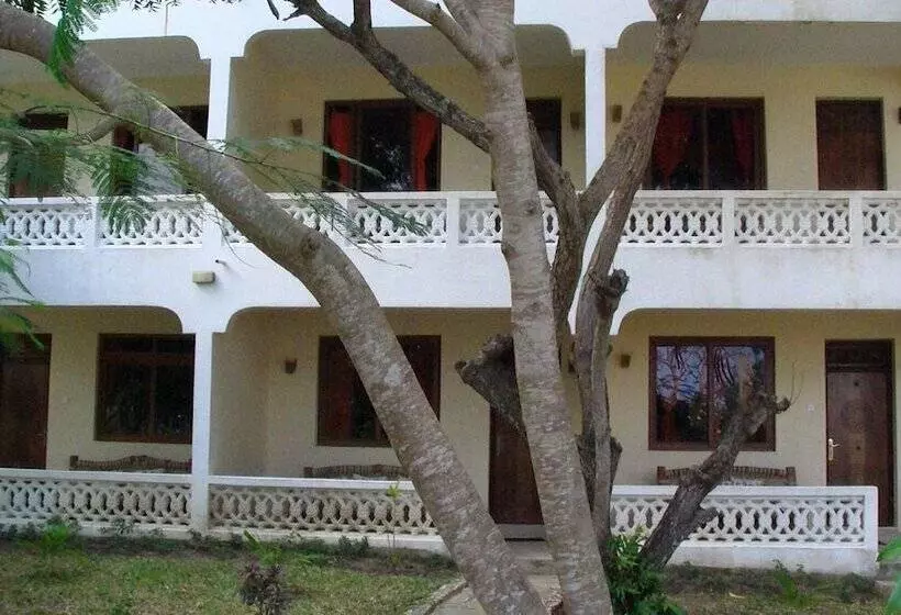 Hillpark Hotel   Tiwi Beach