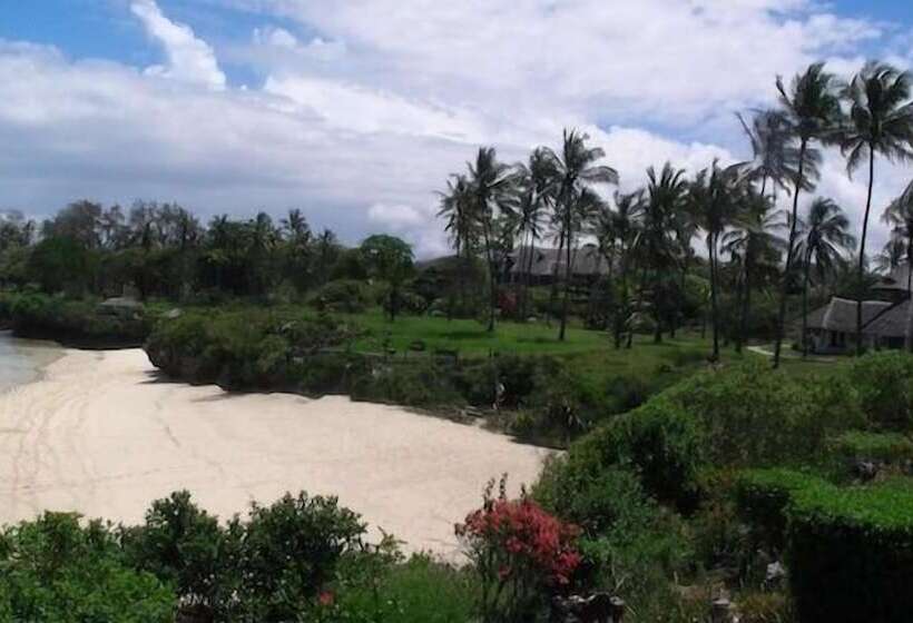 Hillpark Hotel Tiwi Beach
