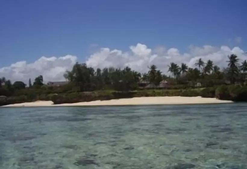 Hillpark Hotel   Tiwi Beach