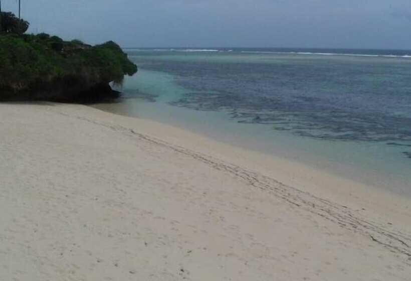 Hillpark Hotel Tiwi Beach