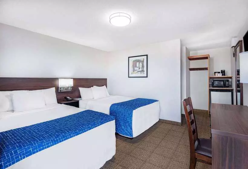 Отель Travelodge By Wyndham Newport