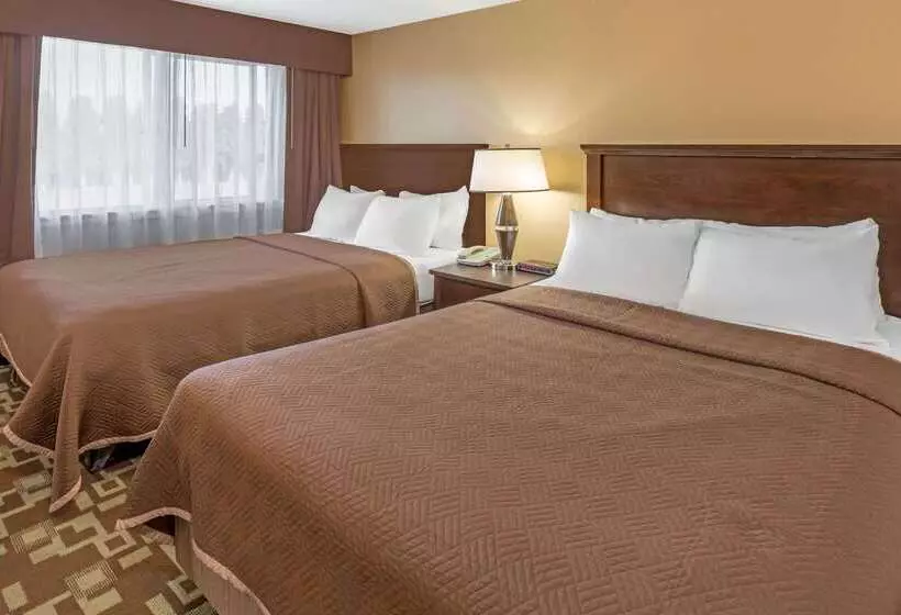 Отель Travelodge By Wyndham Newport