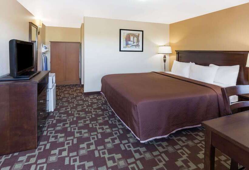 Отель Travelodge By Wyndham Newport