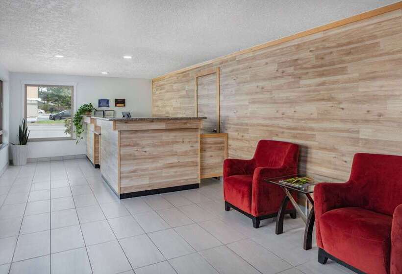 Отель Travelodge By Wyndham Newport