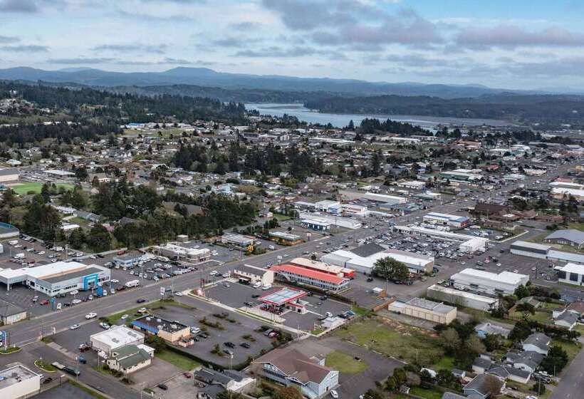 Отель Travelodge By Wyndham Newport