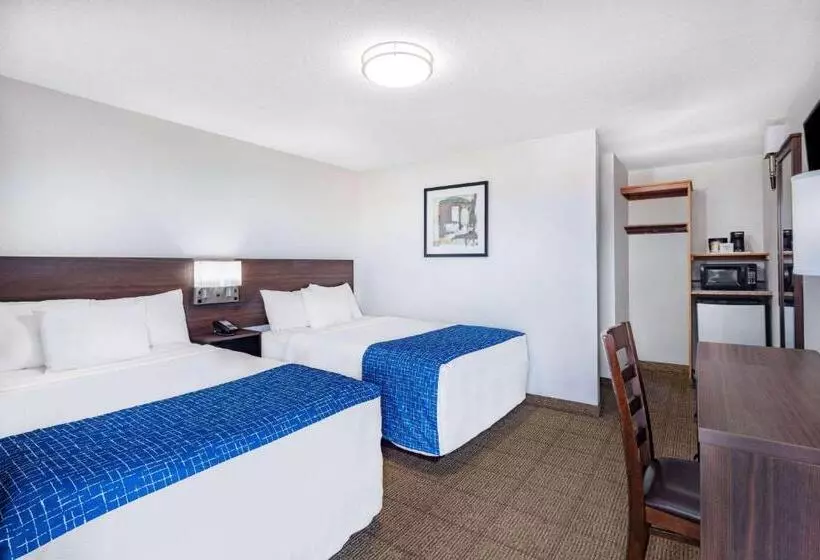 Отель Travelodge By Wyndham Newport