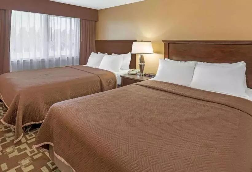 Отель Travelodge By Wyndham Newport