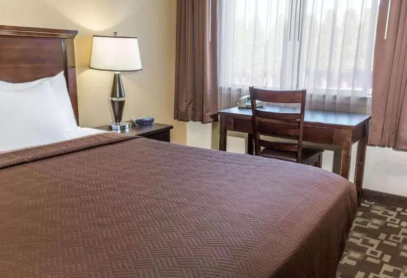 Отель Travelodge By Wyndham Newport