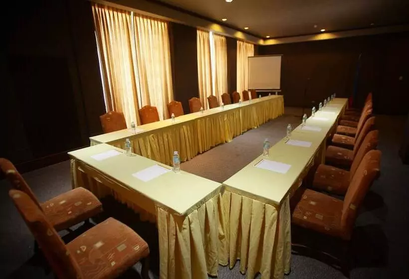 Hotelli Vista Mar Beach Resort And Country Club