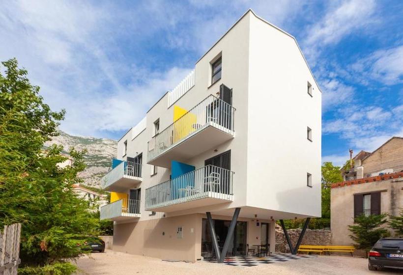 Subtub Hostel Makarska
