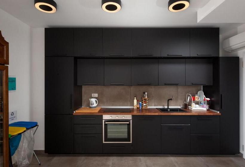 Subtub Hostel Makarska