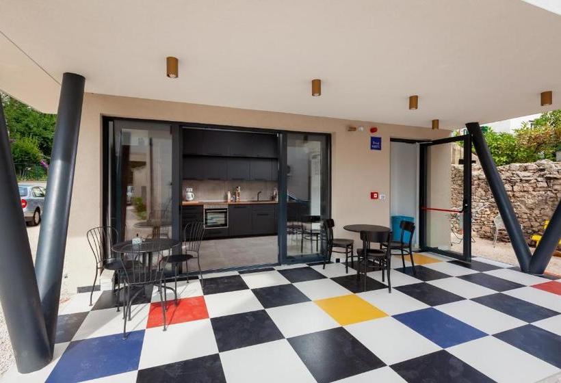 Subtub Hostel Makarska