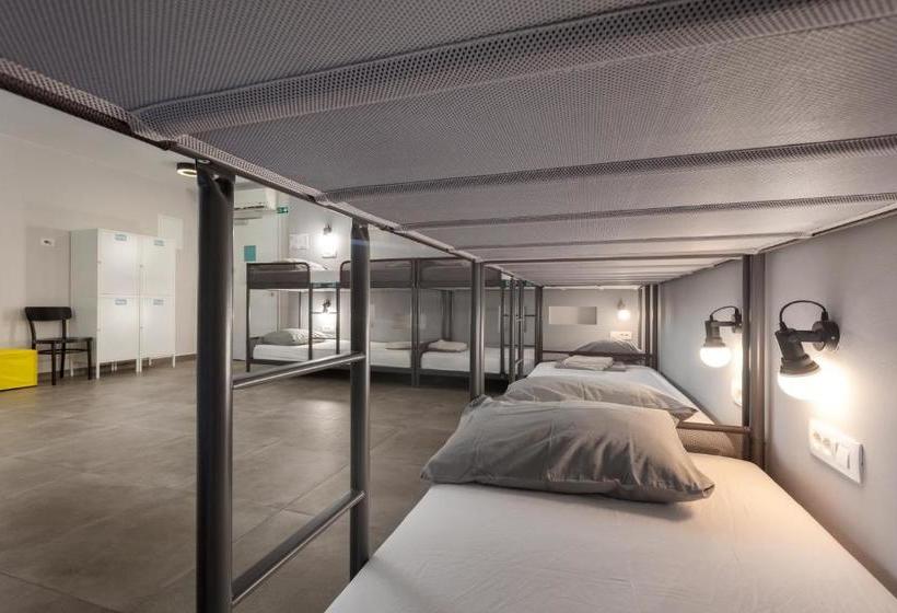 Subtub Hostel Makarska