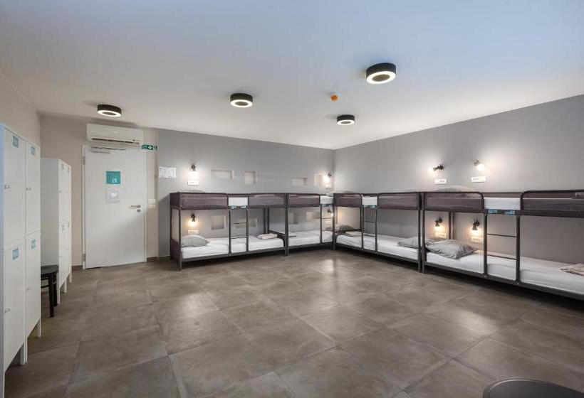 Subtub Hostel Makarska