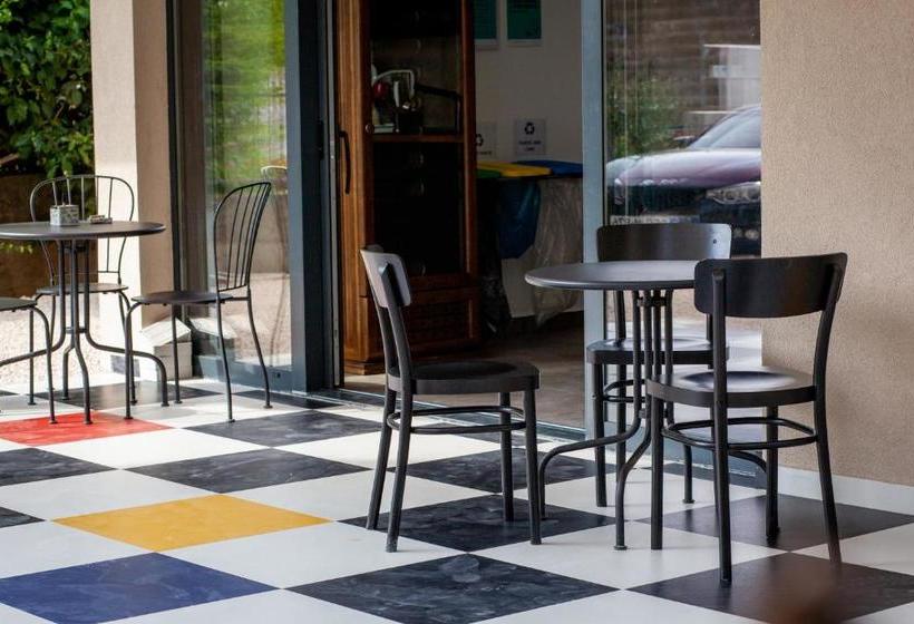 Subtub Hostel Makarska