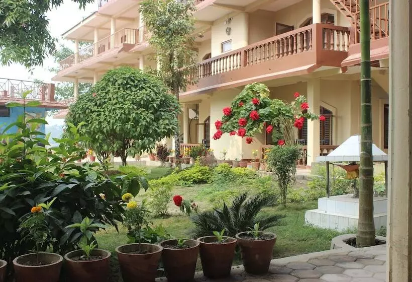 هتل Jungle Wildlife Camp