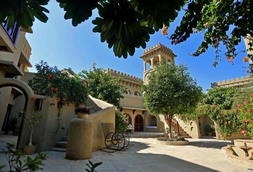هتل Mihir Garh
