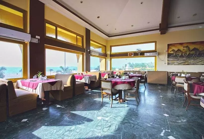 Отель Paradise Isle Beach Resort