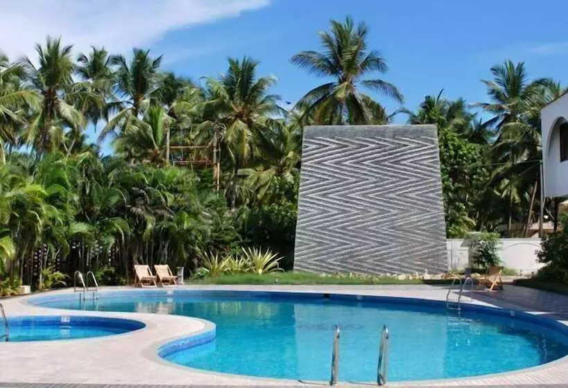 Отель Paradise Isle Beach Resort