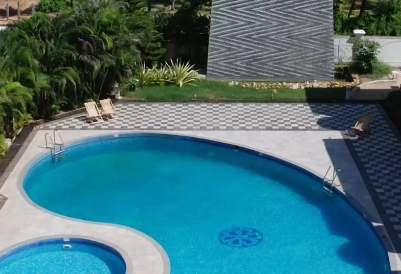 Отель Paradise Isle Beach Resort