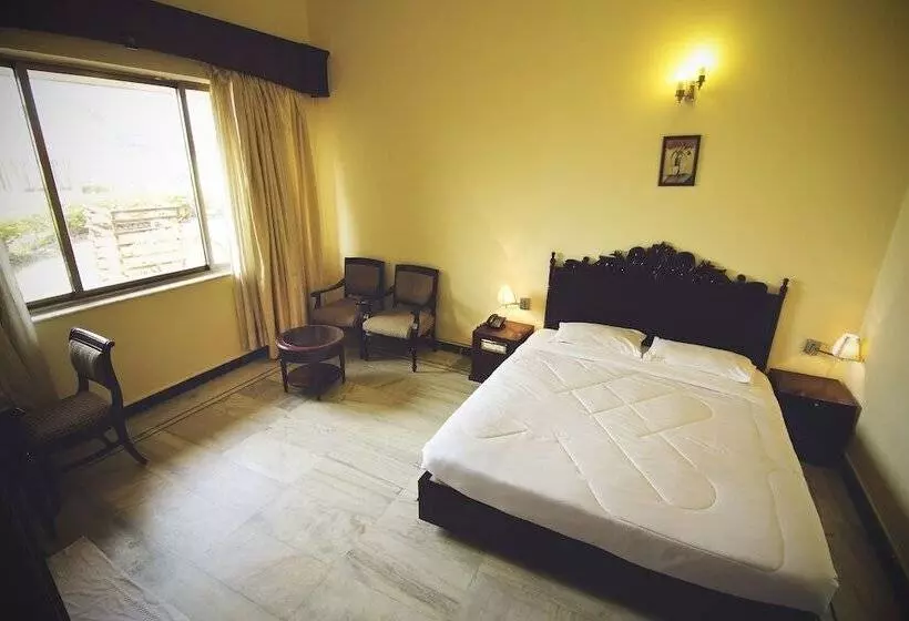 Отель Paradise Isle Beach Resort