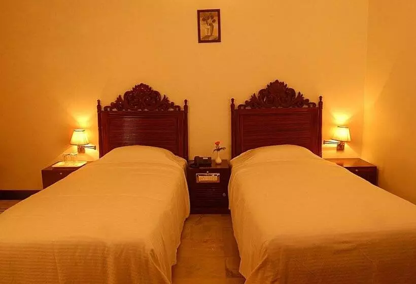 Отель Paradise Isle Beach Resort