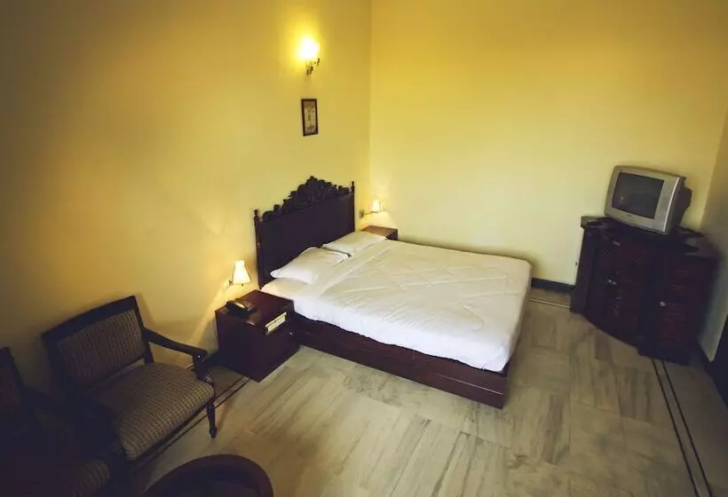 Отель Paradise Isle Beach Resort