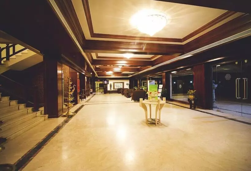 Отель Paradise Isle Beach Resort