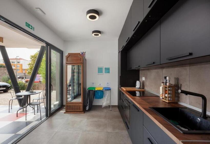 Subtub Hostel Makarska