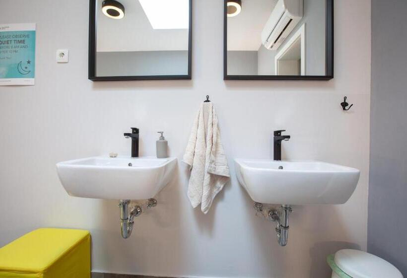 Subtub Hostel Makarska