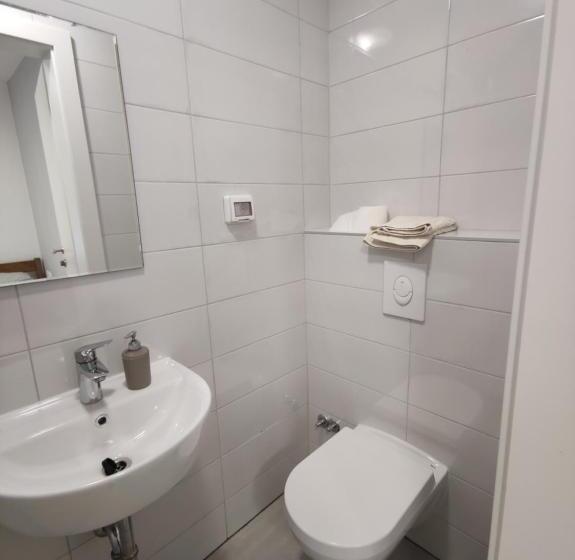 Subtub Hostel Makarska