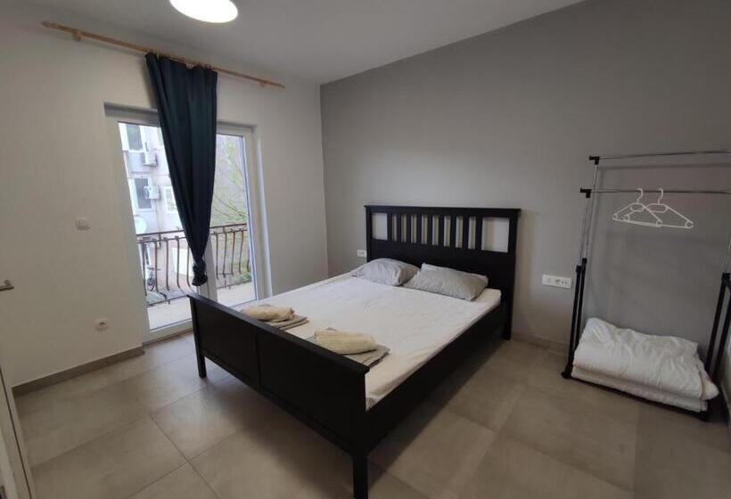 Subtub Hostel Makarska