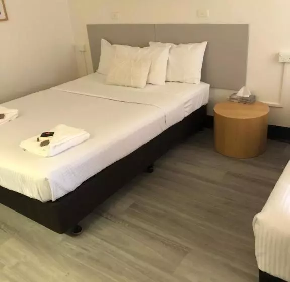 Отель Ben Hall Motor Inn