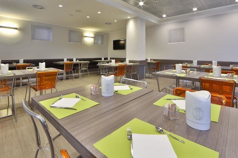 בית מלון כפרי Best Western Plus Borgolecco