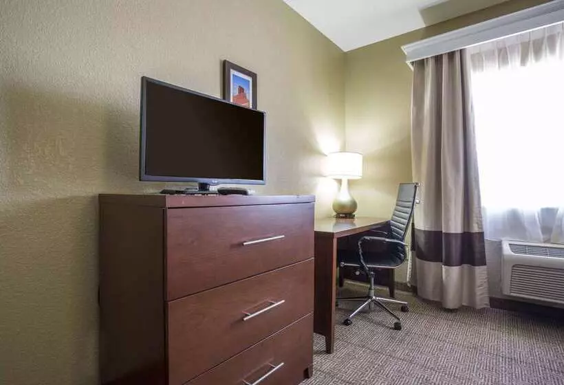 בית מלון כפרי Comfort Inn & Suites