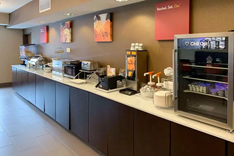 ホテル Comfort Suites Auburn Near I69